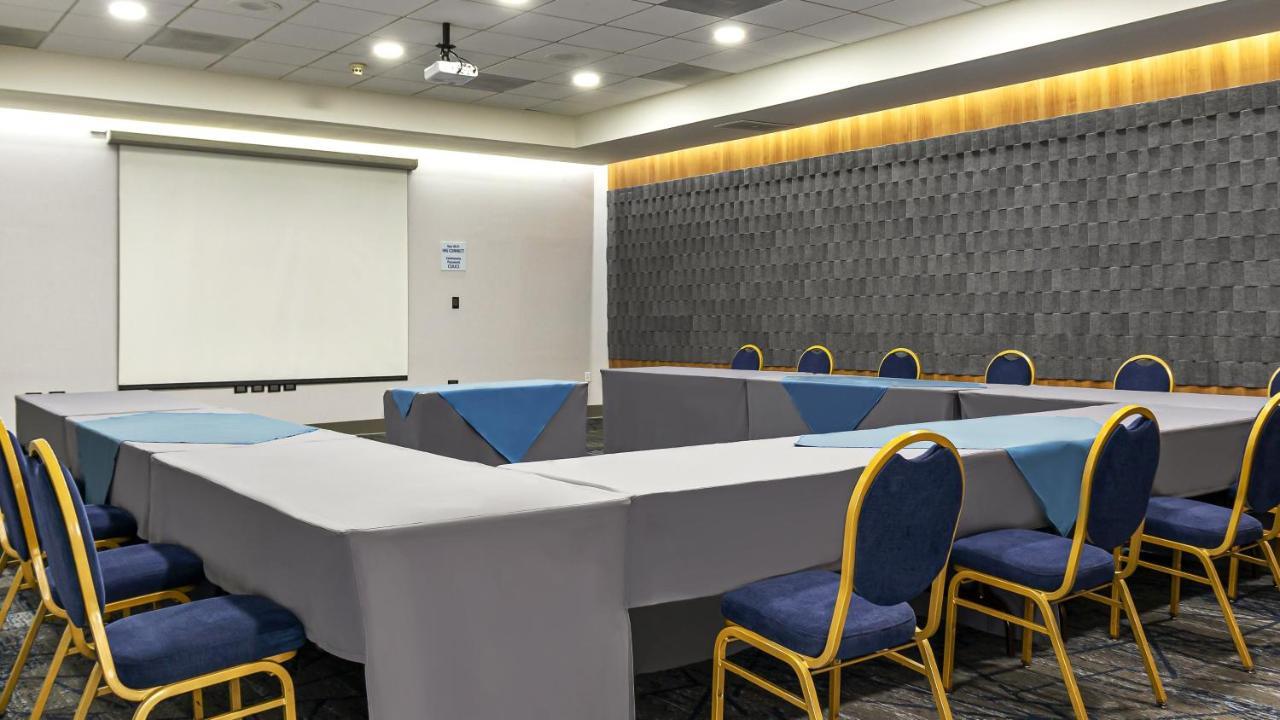 Holiday Inn Express Chihuahua By Ihg Exterior foto